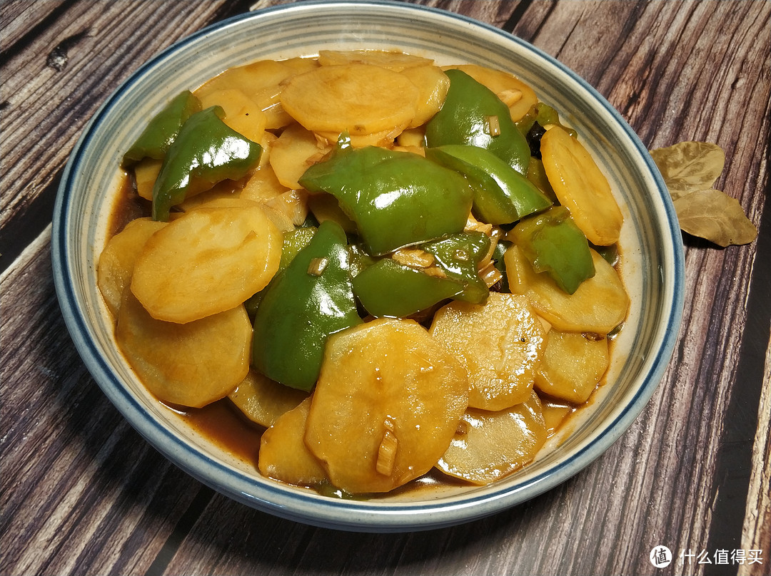 家常青椒炒土豆片，这一味调料不能少，炒出的土豆片又香又入味