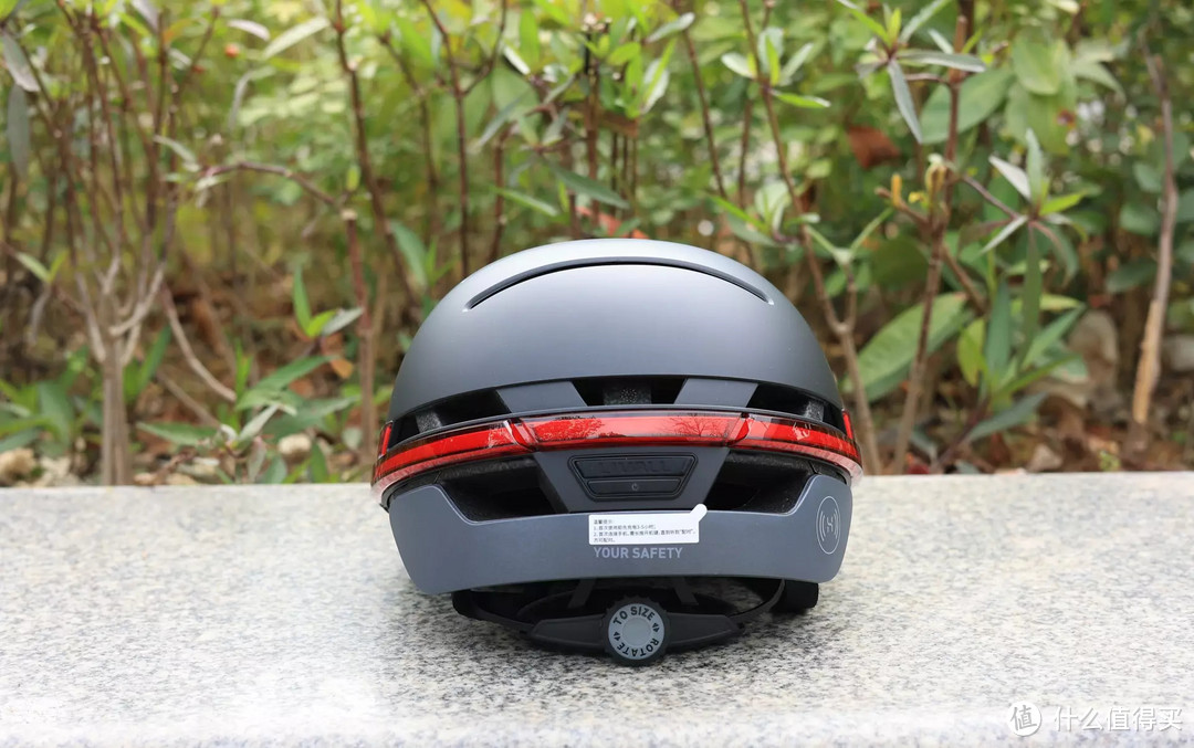 Helmetphone智能头盔，便捷操控骑行安全有保障