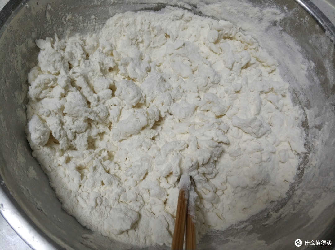 街边小吃鸡蛋灌饼,自己在家也能做,掌握几个技巧,张张鼓大泡