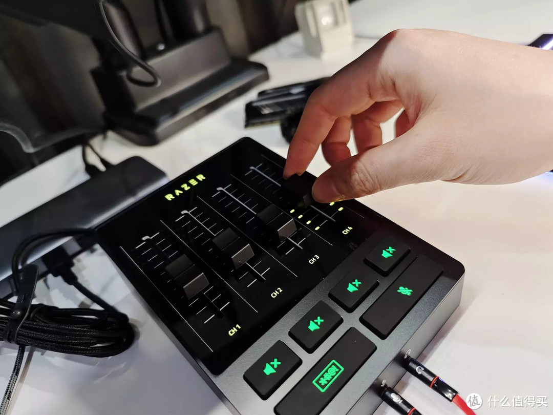 Neo的务实外设指南篇五十五：让你的直播更简单- Razer Audio Mixer 雷