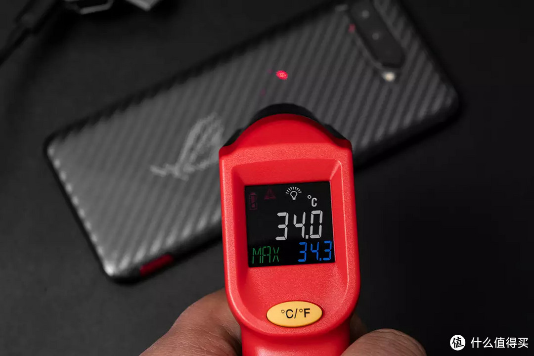 手机降温黑科技，最高至-4℃就很离谱，红魔涡轮散热背夹评测