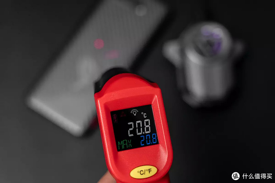 手机降温黑科技，最高至-4℃就很离谱，红魔涡轮散热背夹评测