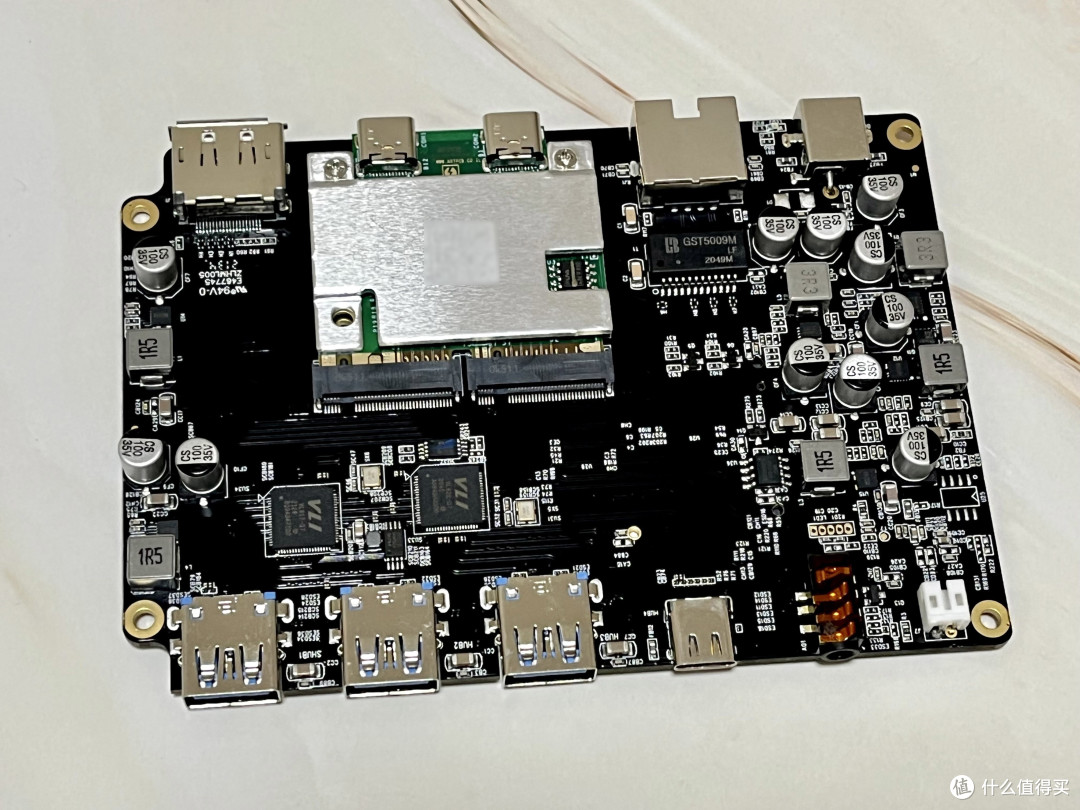 带有内置M.2 NVMe SSD插槽功能的雷电3扩展坞,奥睿科TB3-S2开箱和使用体验,有雷电3下内置SSD的测速分享