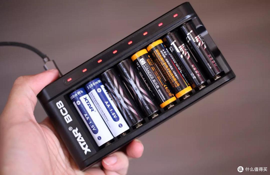 充电器不够用?超大杯XTAR BC8一次能打8个