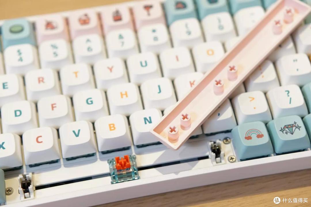 可爱戳中少女心,甜系兼顾好手感——小呆虫轻弹GS机械键盘