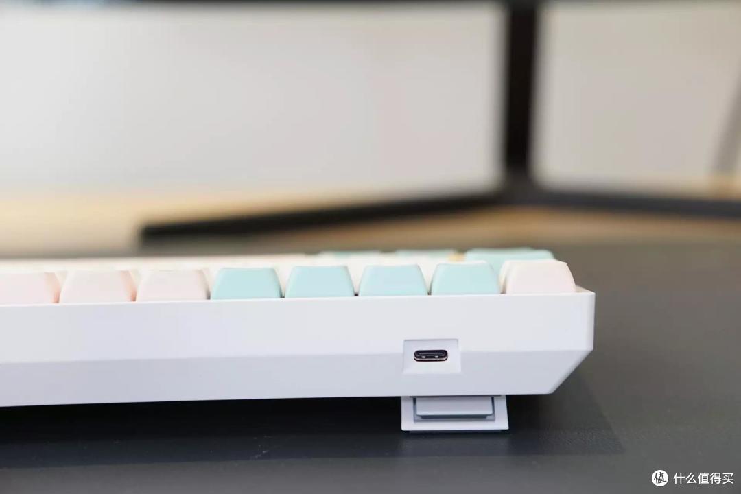 可爱戳中少女心,甜系兼顾好手感——小呆虫轻弹GS机械键盘