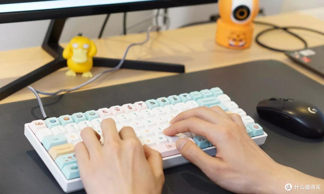 可爱戳中少女心,甜系兼顾好手感——小呆虫轻弹GS机械键盘