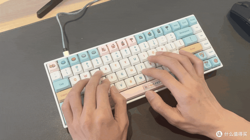 可爱戳中少女心,甜系兼顾好手感——小呆虫轻弹GS机械键盘