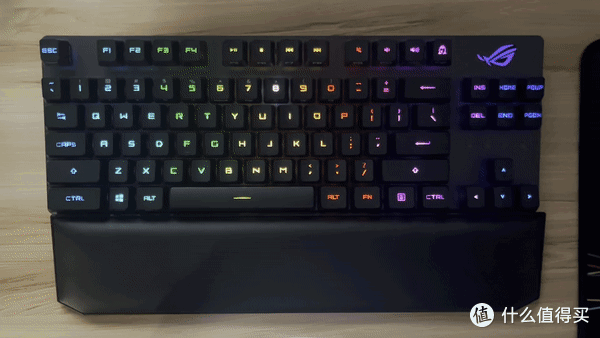 ROG 游侠RX TKL PBT三模机械键盘：让每一个文字得心应手