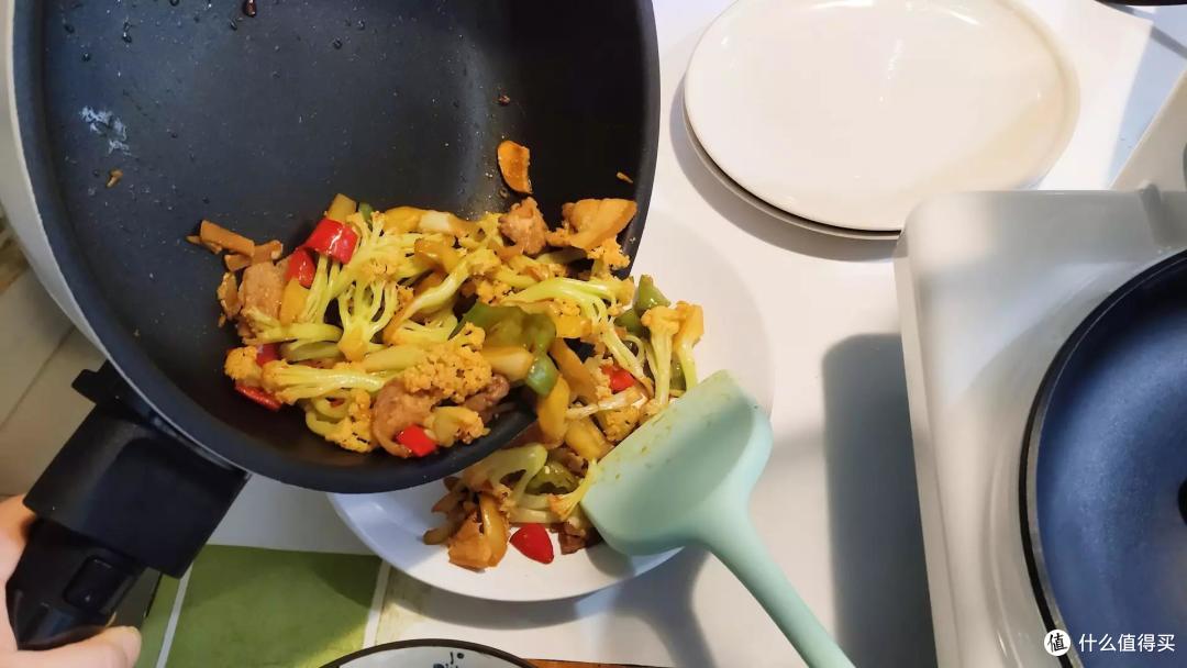 不用付工资的私人厨师,告别外卖,天天大厨味道,智能炒菜机真的这么神吗?