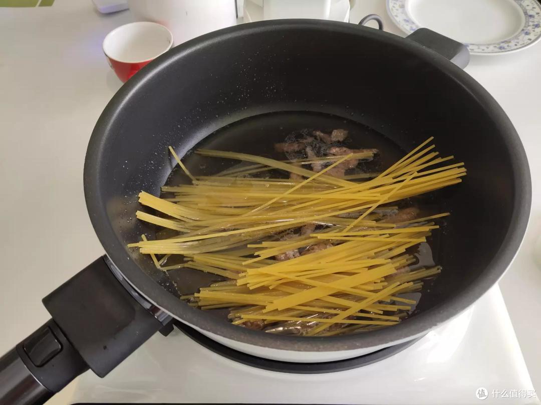 不用付工资的私人厨师,告别外卖,天天大厨味道,智能炒菜机真的这么神吗?