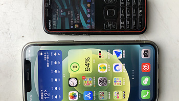 老手机 篇一：iPhone和5630xm，两个时代的产物。