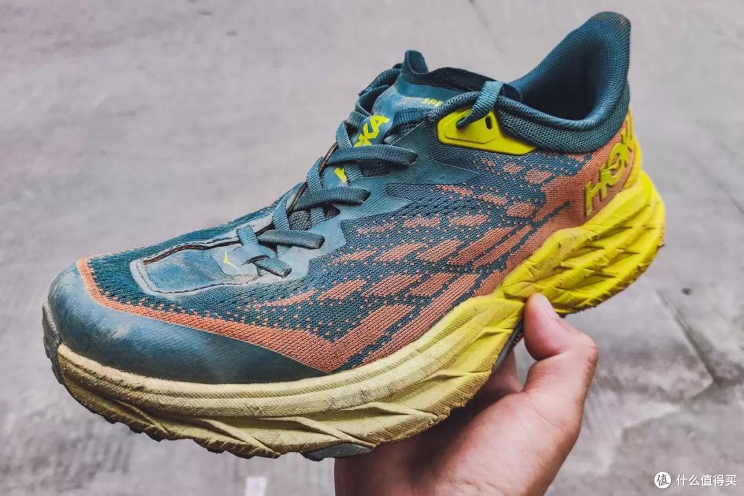 作为顶流你压力大吗?HOKA ONE ONE SPEEDGOAT 5越野跑鞋