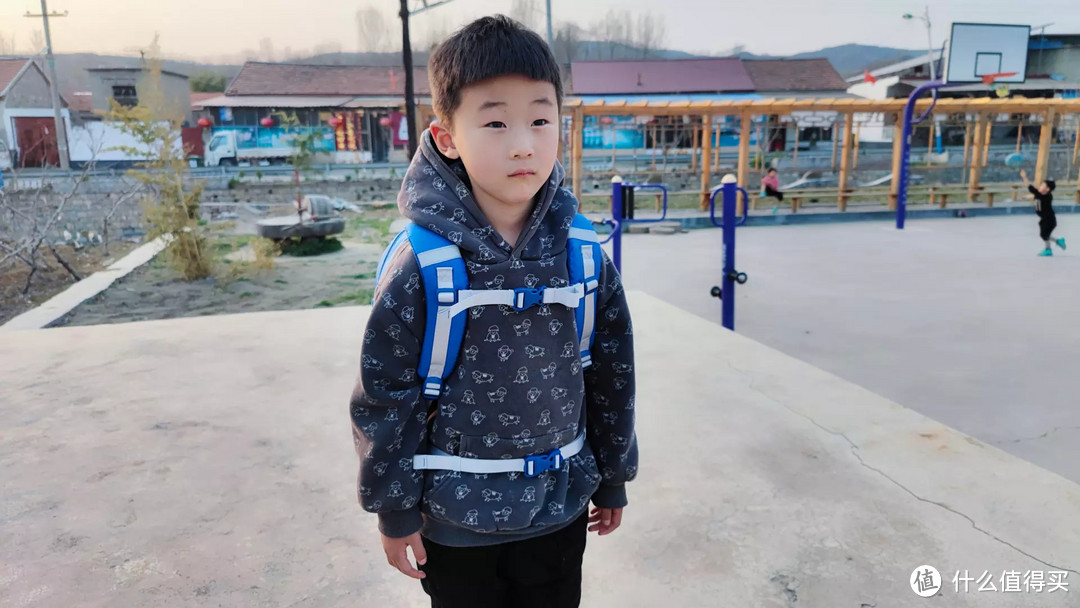 儿童书包选购最看重什么?到底如何选购一款适合孩子的书包呢?YATOTO儿童趣味减负书包了解一下!