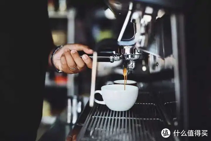 品尝咖啡固然是一件美妙的事情，而亲手制作的过程又何尝不是呢？