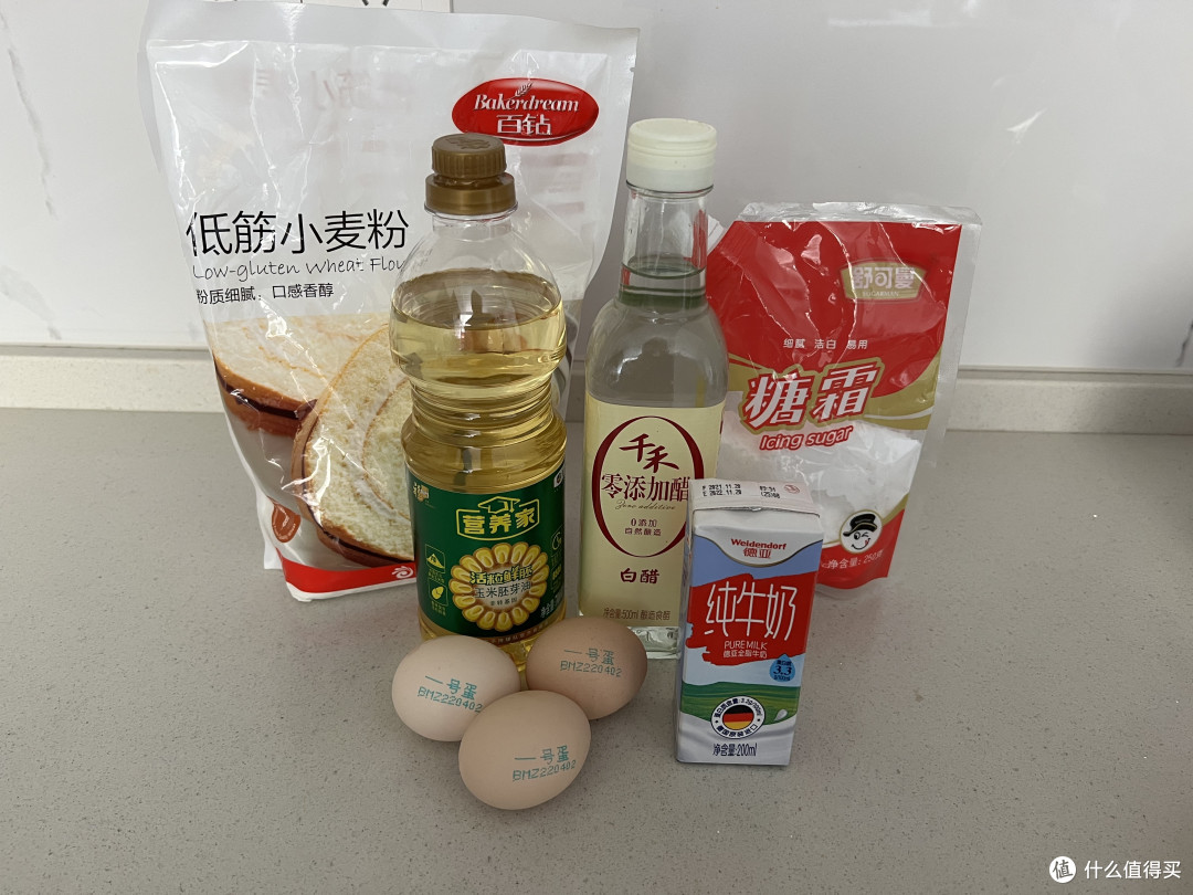 再也不用出去买啦!简单又营养的6寸戚风蛋糕制作全过程!附食材、工具清单和教程。