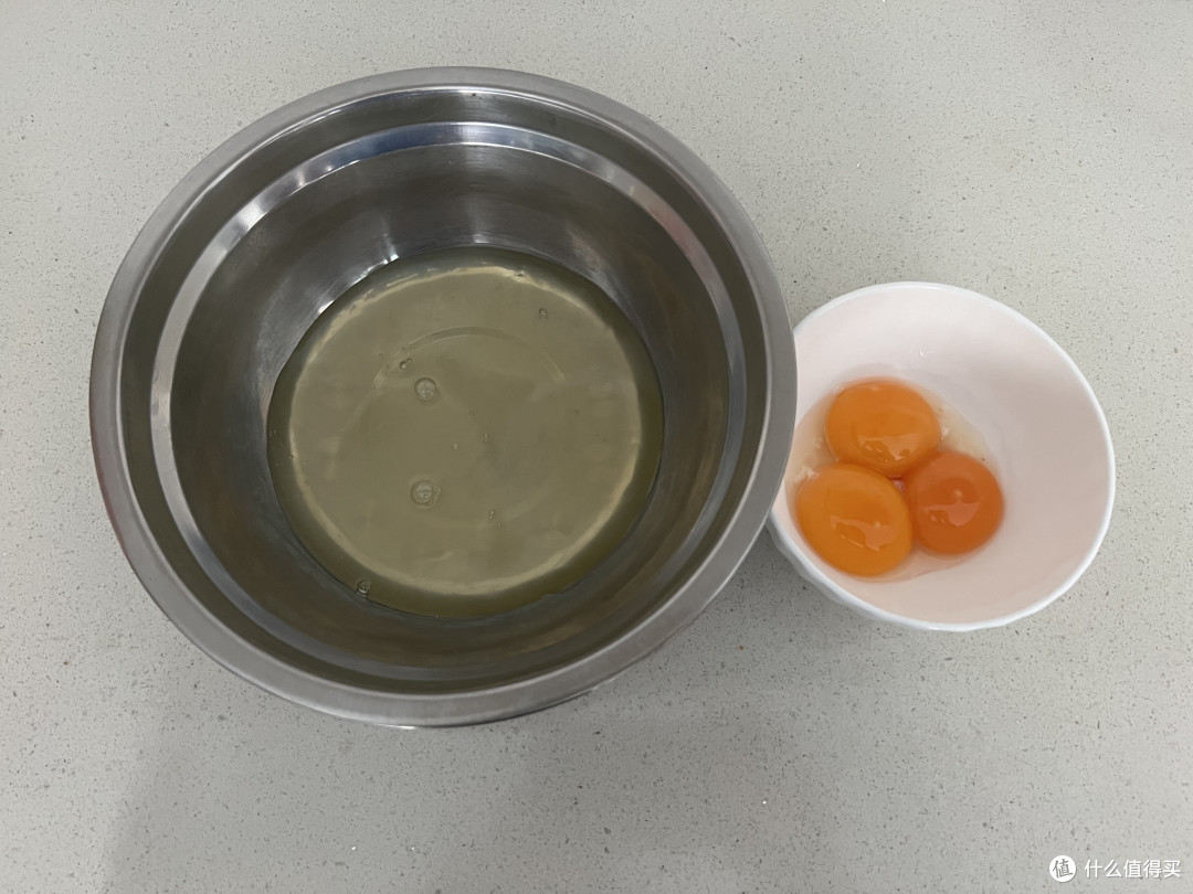 再也不用出去买啦!简单又营养的6寸戚风蛋糕制作全过程!附食材、工具清单和教程。