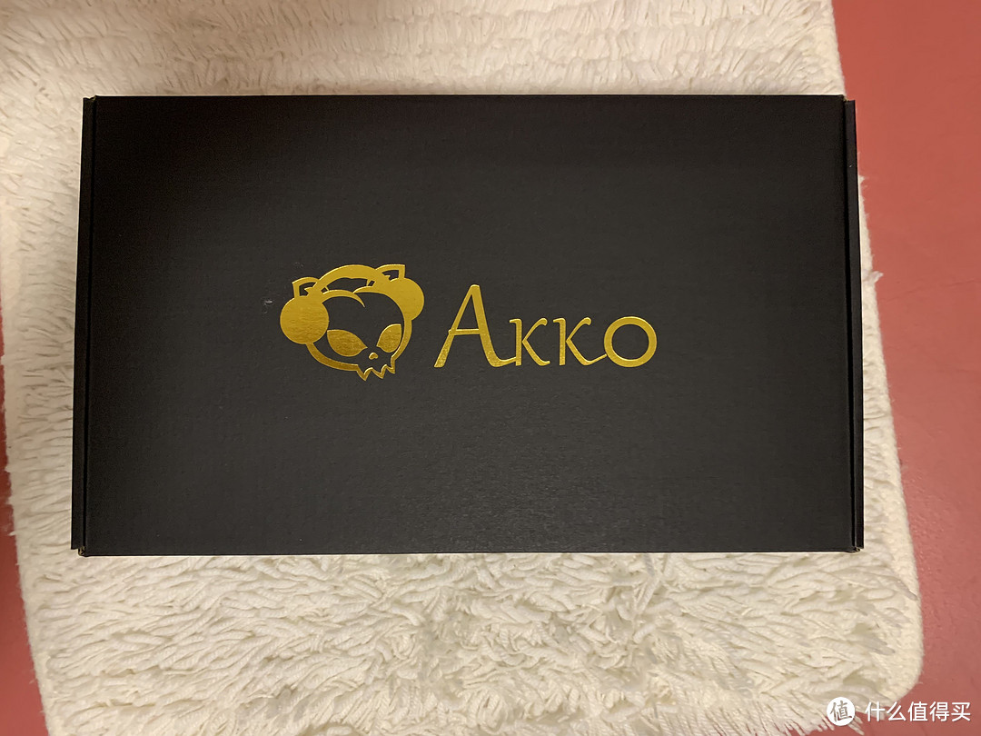 这么多年第一次发帖，就发发akko 5075b的首次开箱吧。