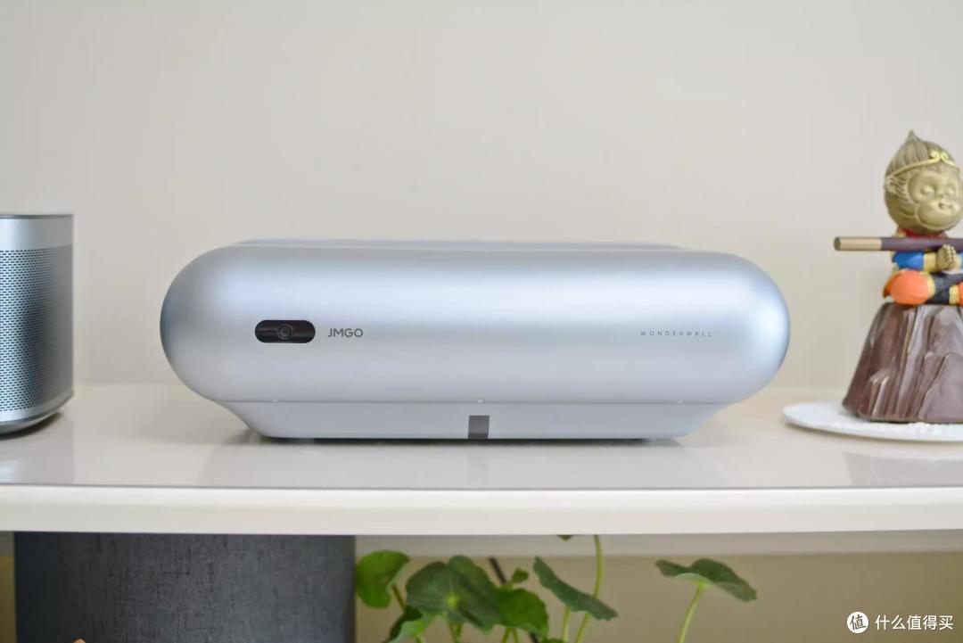 家用投影怎么选？长焦还是短焦？极米H3S对比坚果智慧墙O1 Pro横评