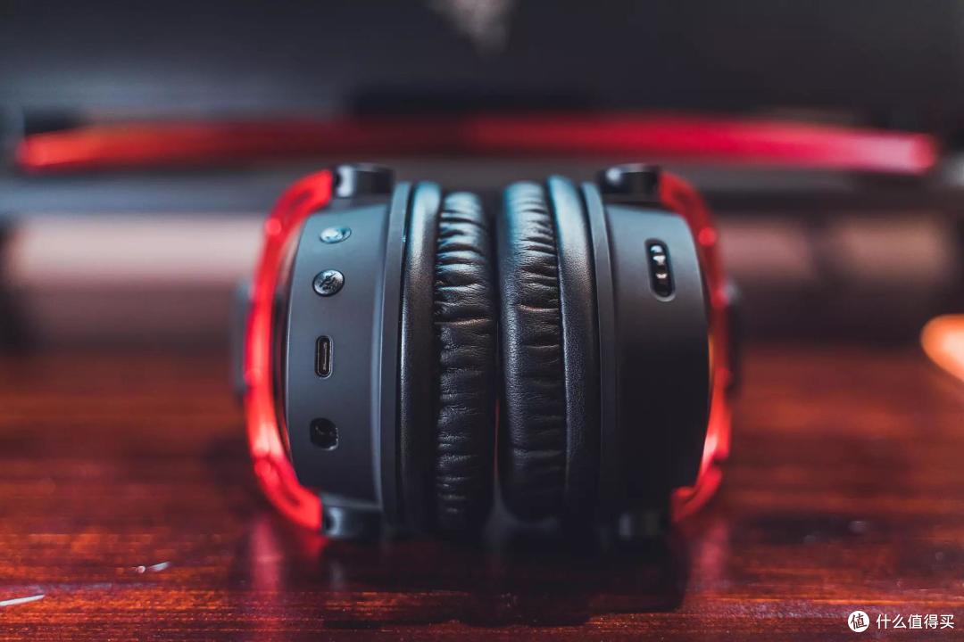 为了玩老头环,我买了个耳机:HyperX 阿尔法无线版