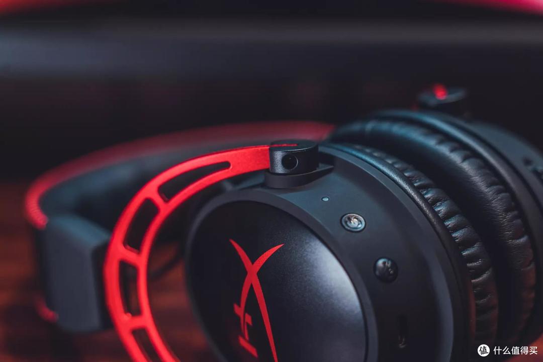 为了玩老头环,我买了个耳机:HyperX 阿尔法无线版