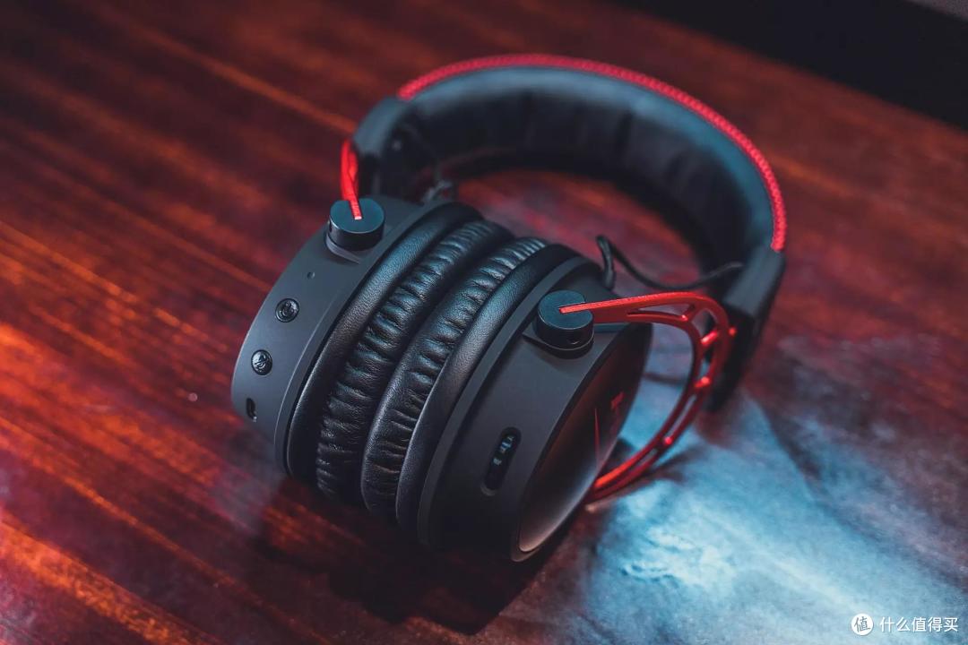 为了玩老头环,我买了个耳机:HyperX 阿尔法无线版