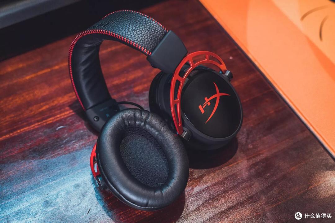 为了玩老头环,我买了个耳机:HyperX 阿尔法无线版