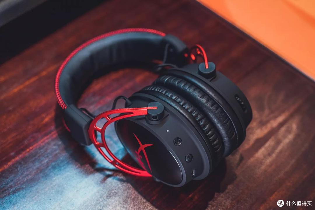 为了玩老头环,我买了个耳机:HyperX 阿尔法无线版