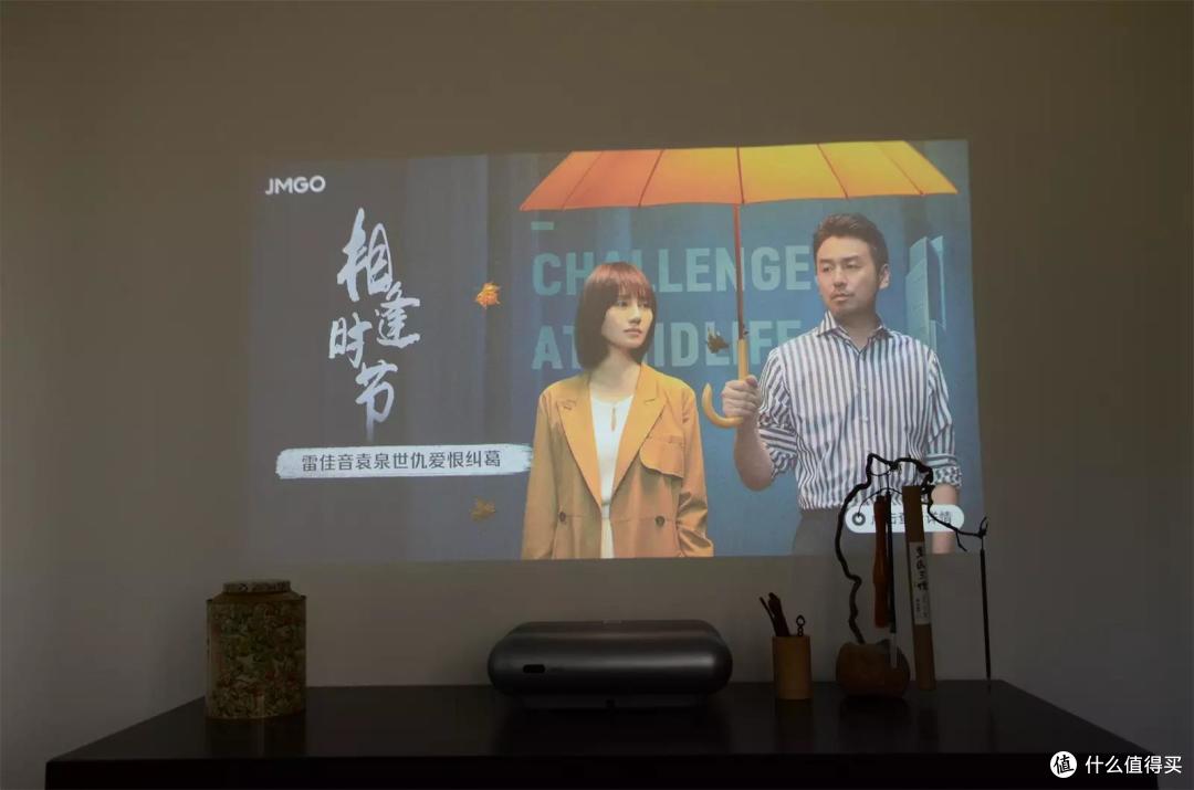 贴墙投影愉快享受大屏-坚果O1 Pro超短焦投影仪体验