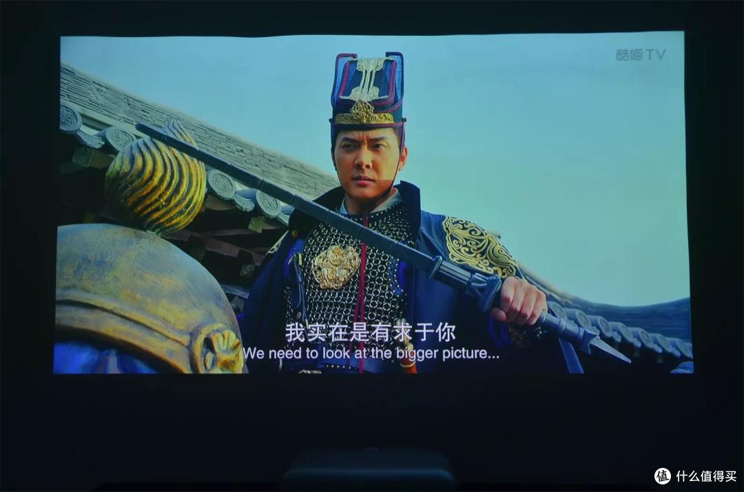 贴墙投影愉快享受大屏-坚果O1 Pro超短焦投影仪体验