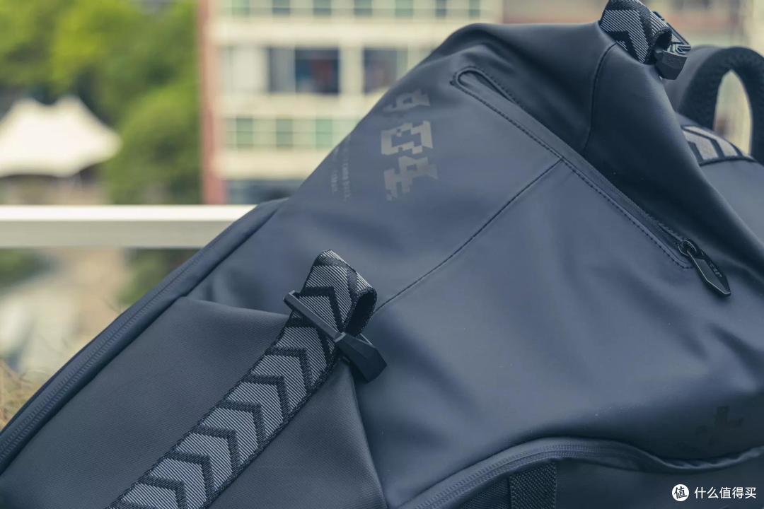 能包罗万象又能一触即发——联想拯救者背包肩键套装