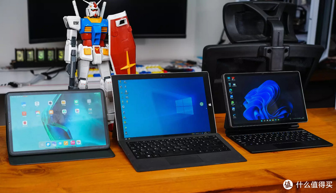 （从左到右分别是小米平板5 Pro、微软Surface以及今天的主角——酷比魔方iWork GT）