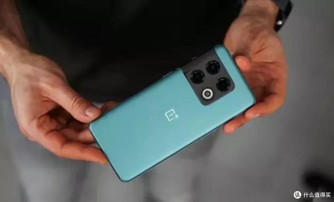 同样是 4699 起售,一加 10 Pro 和小米 12 Pro 选哪个?