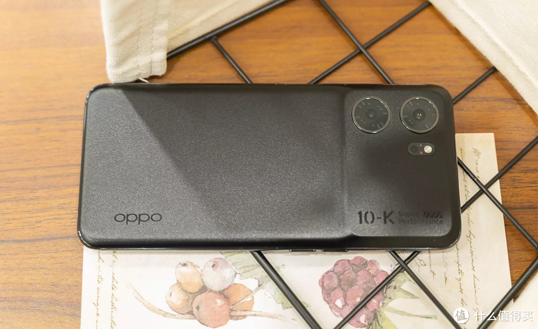 全面均衡的“六边形战士”OPPO K10 5G智能手机，联动OPPO智能电视K9x，OPPO“对K套装”打造全链路高素质娱乐体验