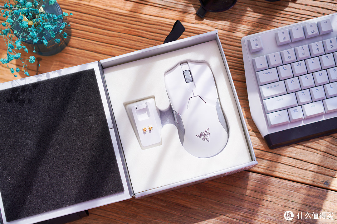 更轻,更快,更流畅——Razer雷蛇毒蝰终极版无线电竞鼠标