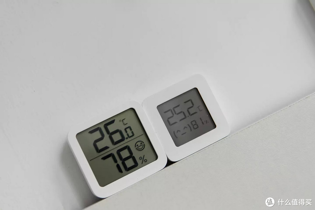 屏幕更大,屏占比更高,米家的性价比平替——米物轻享温湿度计