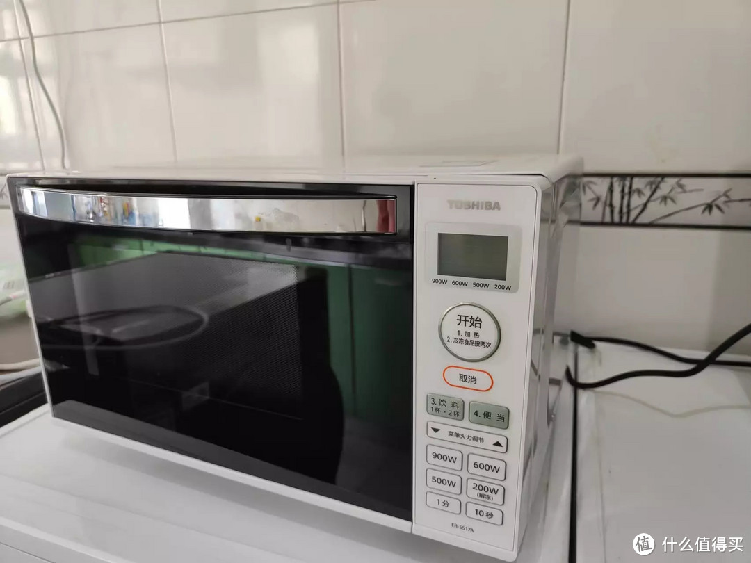 都2022年了,还有人只拿微波炉热剩饭菜吗?兼具颜值和实用性的小型微波炉使用体验分享。