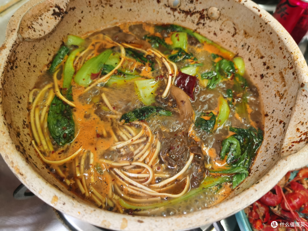 一份即食小龙虾,火锅,涮菜,煮面,堪称全能预制菜