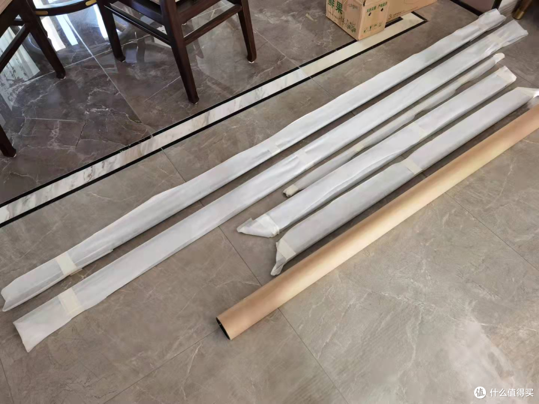 电梯很容易上楼,拆开就这些配件