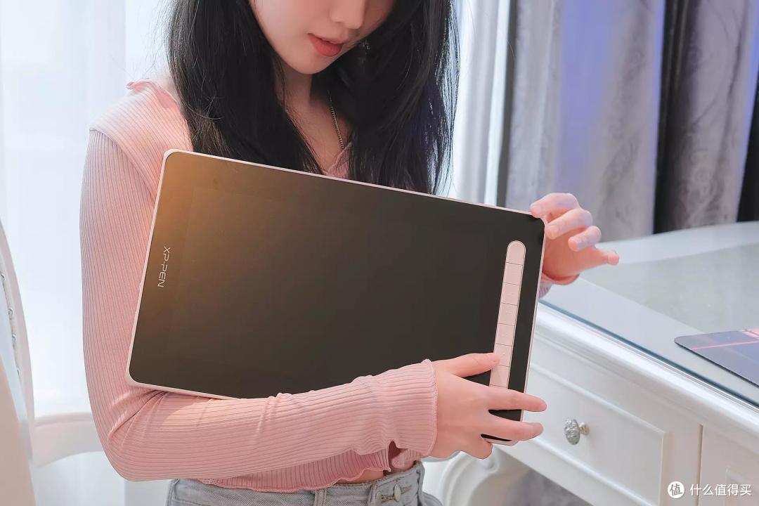 见过自带超细腻屏幕的数位板吗？XPPen Artist 12高色域数位屏测评