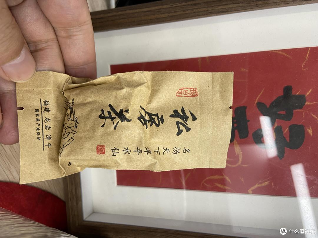 整体包装比较简朴,外袋为牛皮纸袋.内袋有一个防潮的塑料袋.