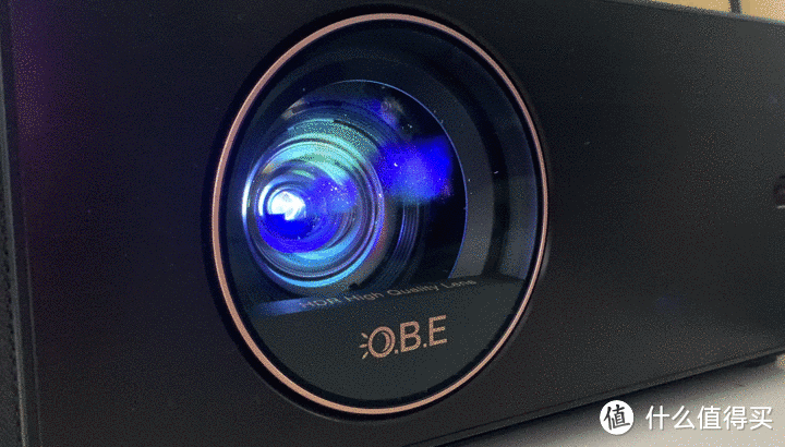 8K超清解码、1.3倍光学变焦、自带HiFi音响：大眼橙X20投影仪体验分享
