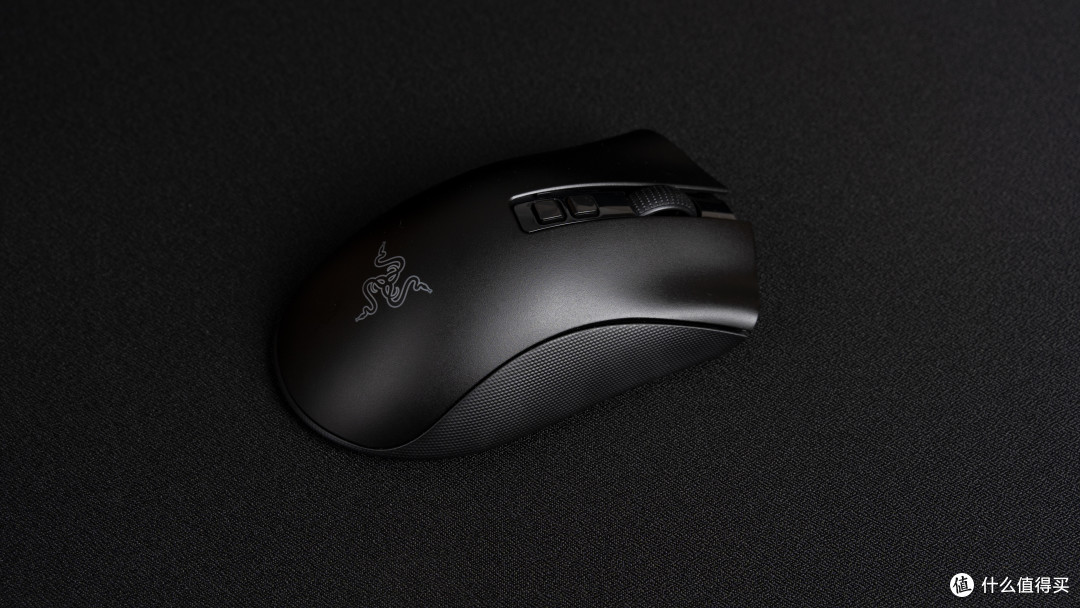 雷蛇炼狱蝰蛇v2专业版无线游戏鼠标凌甲虫鼠标垫开箱体验经典模具永不
