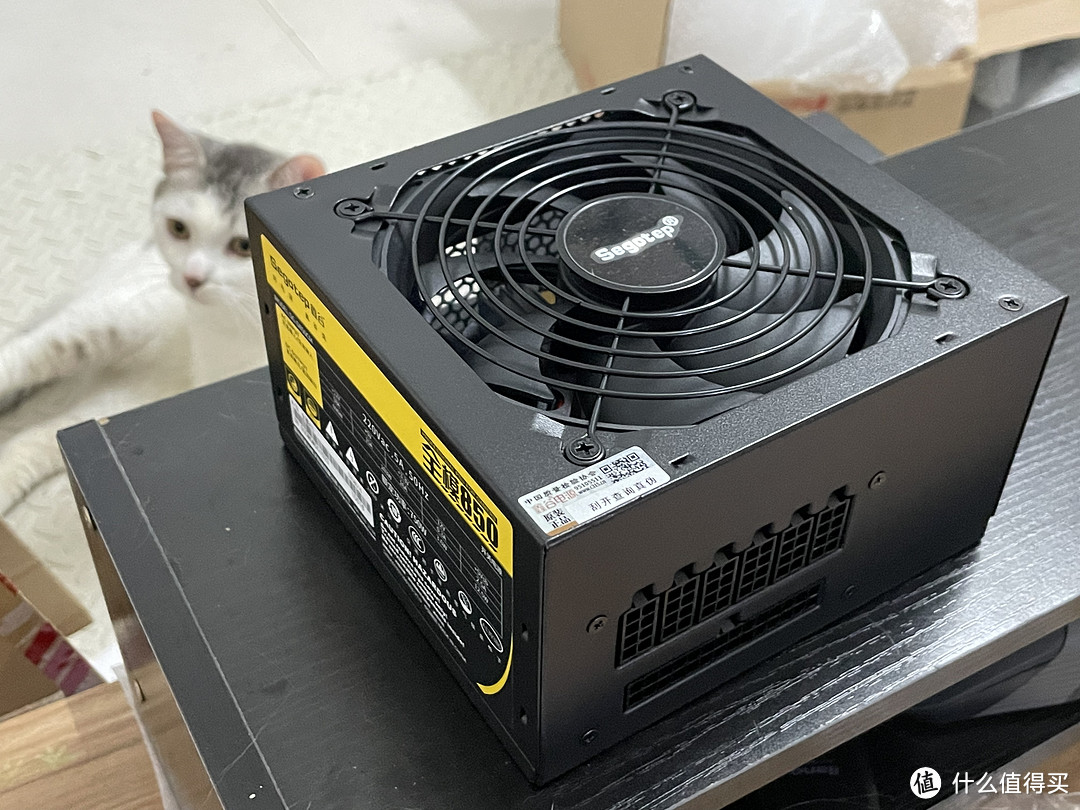 鑫谷750w 全模组盲插很方便