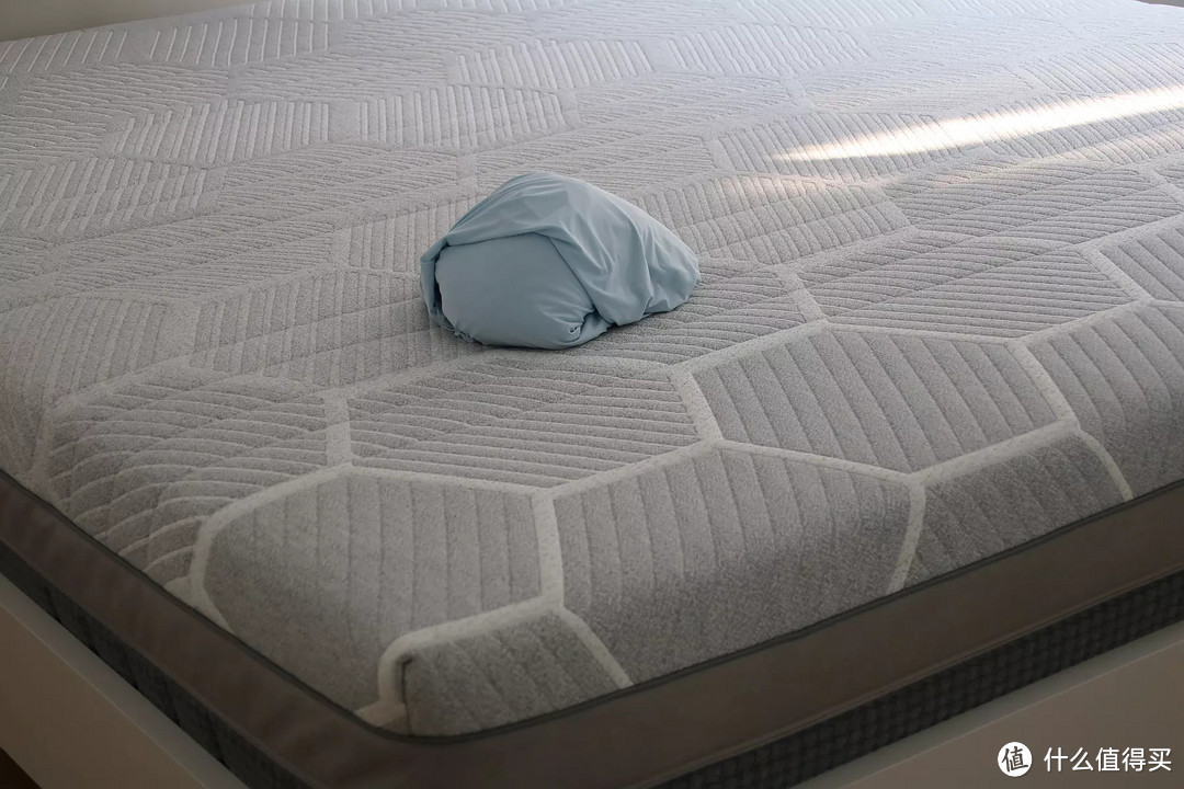 夏天也能睡得很凉爽，只因我的床上有一种特殊“床单”