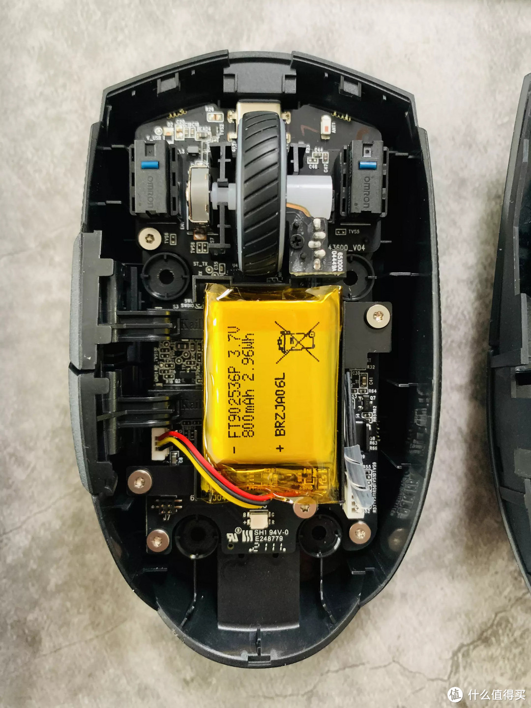 无线双模RGB，免焊微动随意换：ROG影刃2 电竞鼠标开箱