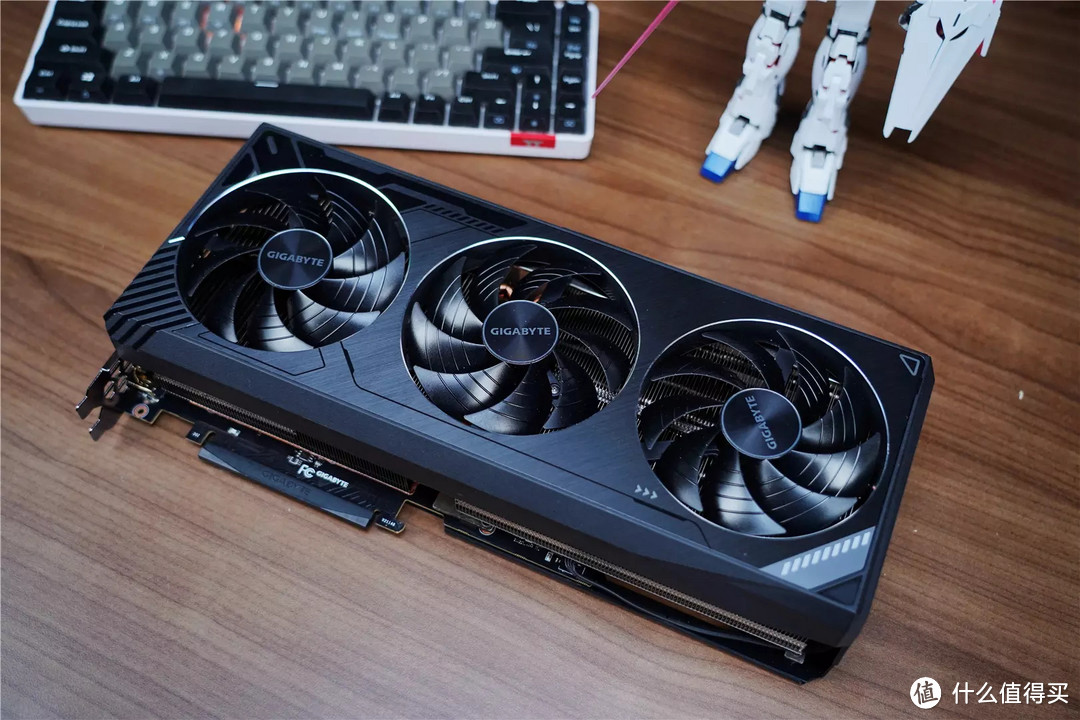 技嘉新卡皇驾到，RTX TITAN的完美替代品--GeForce RTX 3090 Ti GAMING OC 24G分享！