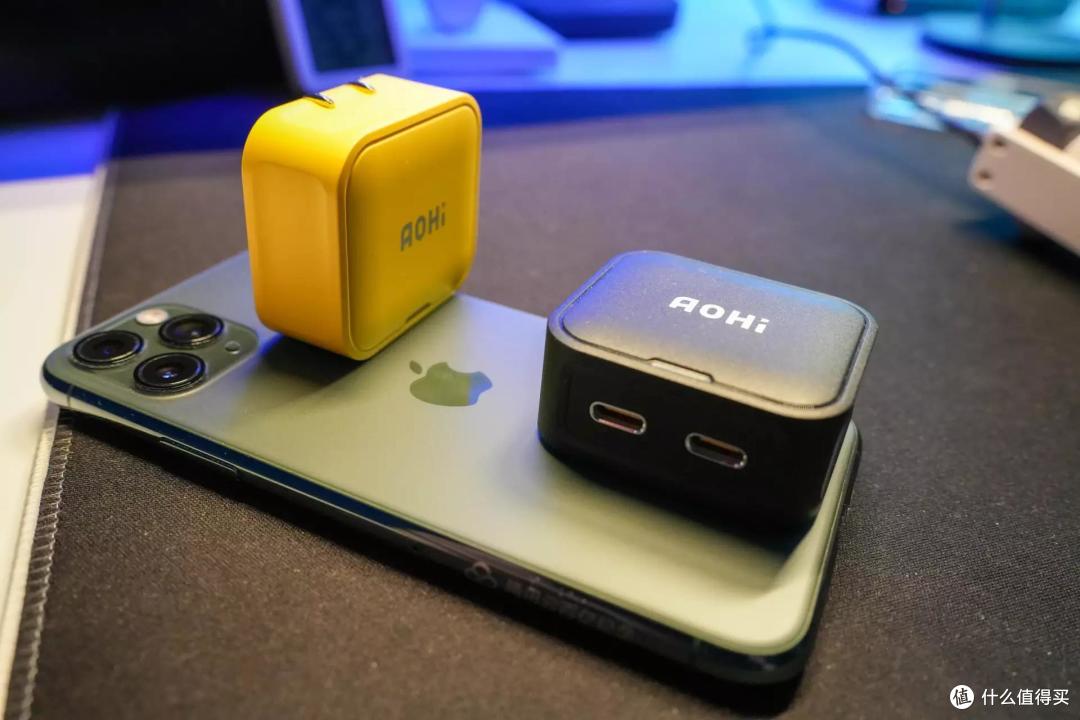 iPhone党进来,这款AOHI的40W双C充电头可能是目前最优的选择