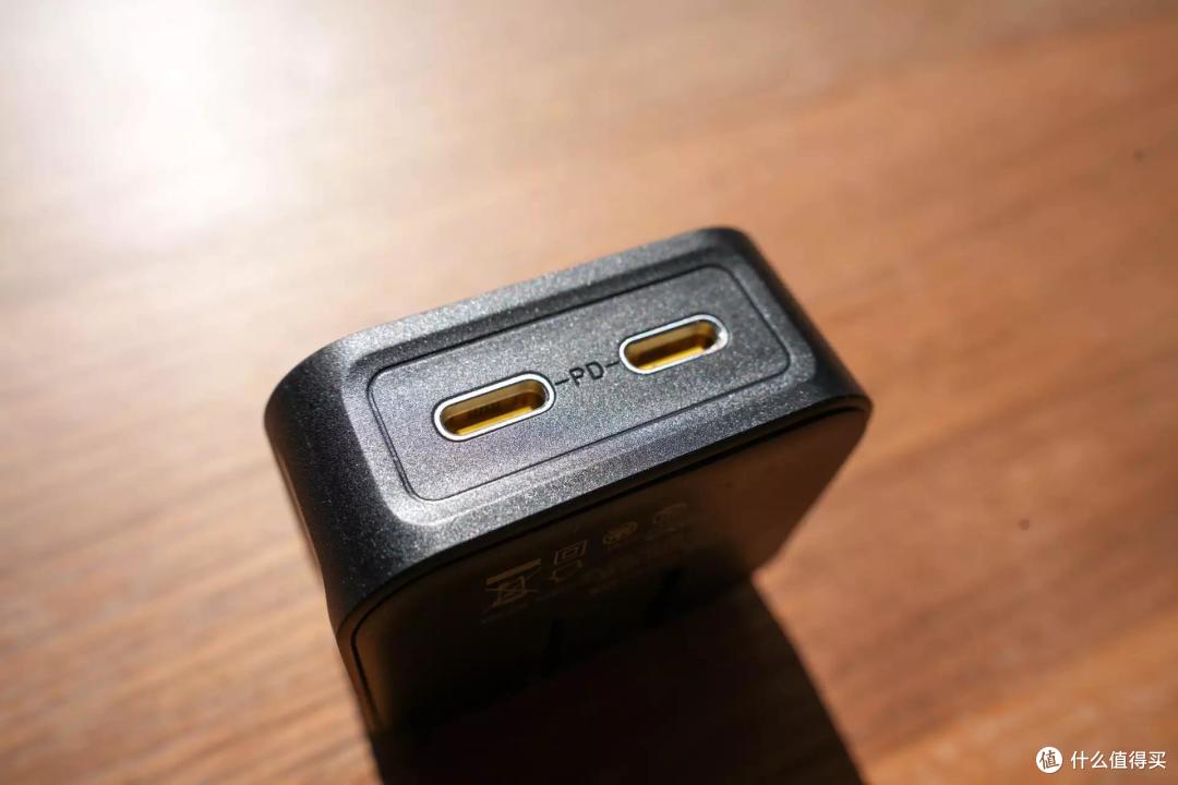 iPhone党进来,这款AOHI的40W双C充电头可能是目前最优的选择