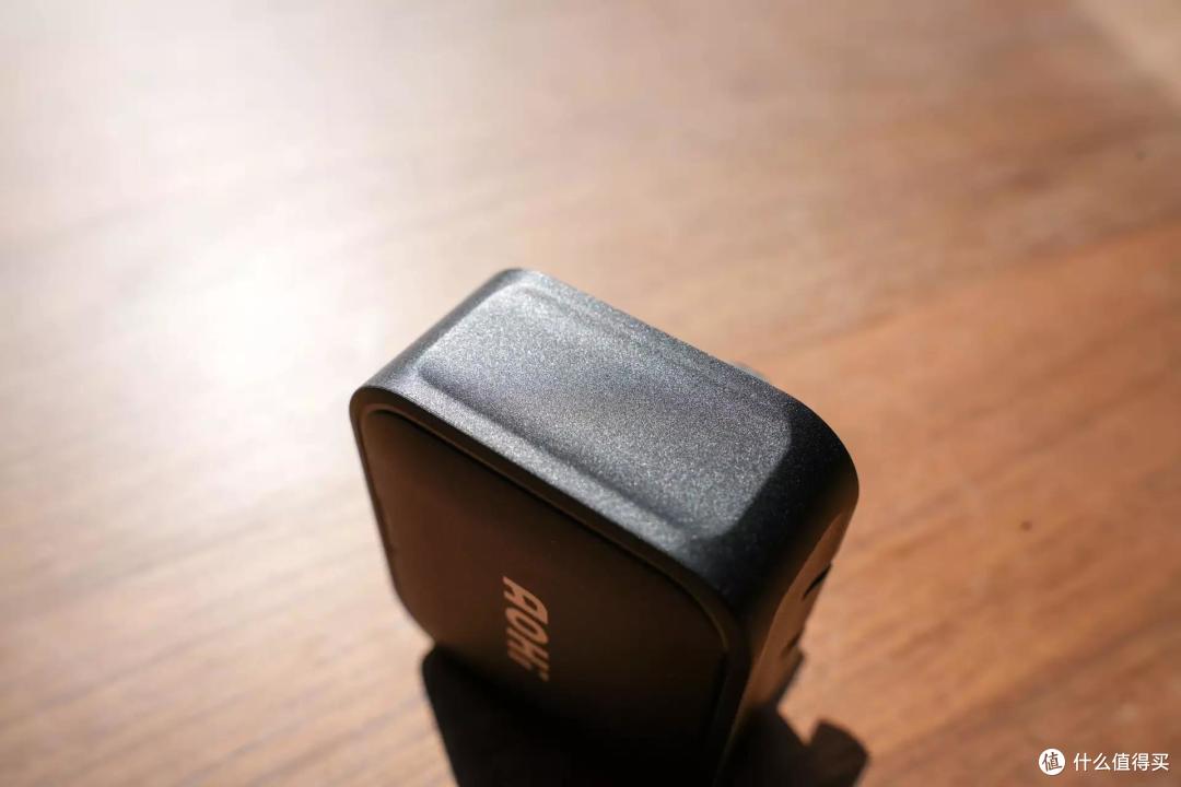 iPhone党进来,这款AOHI的40W双C充电头可能是目前最优的选择